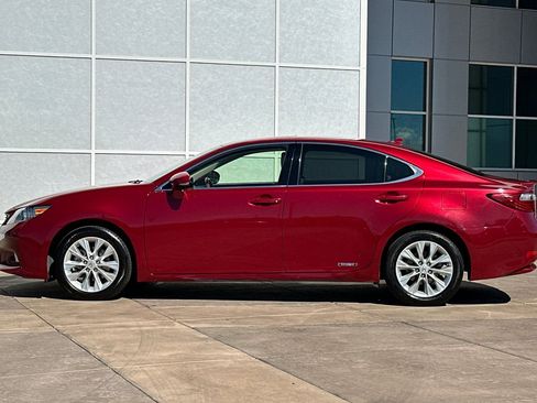 Used 2013 Lexus ES 300h w/ Luxury Pkg image 7