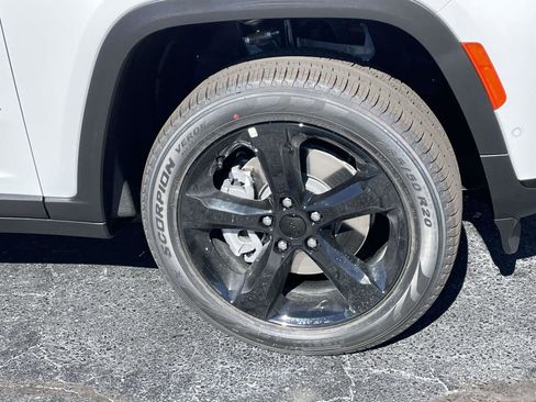 New 2025 Jeep Grand Cherokee L Limited w/ Black Appearance Package image 36