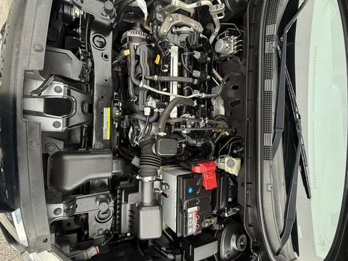 Used 2019 Nissan Kicks S image 17