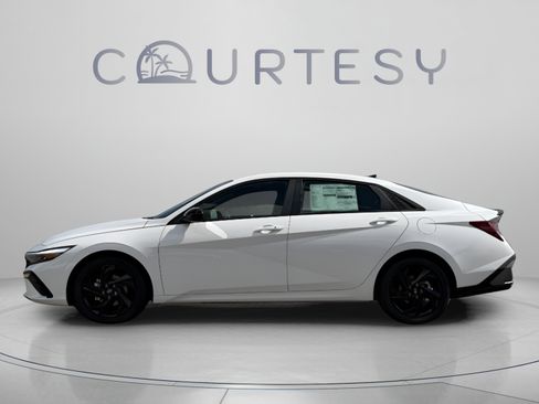 New 2026 Hyundai Elantra SEL Sport FWD image 2