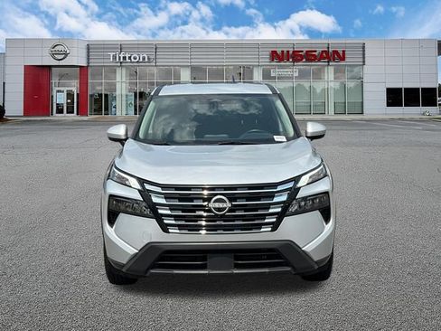 Used 2025 Nissan Rogue SV FWD image 2