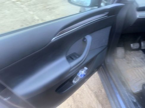 Used 2022 Tesla Model X image 23