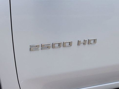 Used 2024 Chevrolet Silverado 2500 LT AWD/4WD image 6