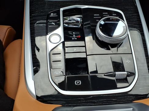 Used 2024 BMW X7 xDrive40i w/ Executive Package image 8