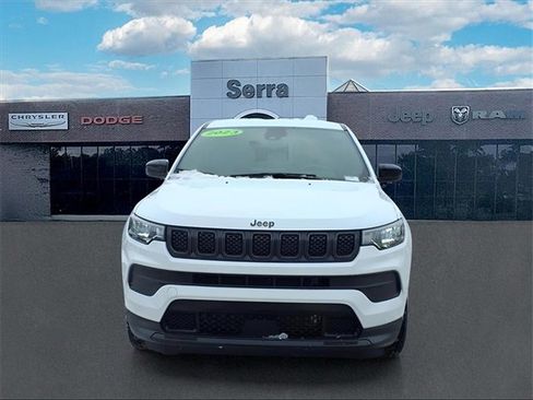 Used 2023 Jeep Compass Sport image 2