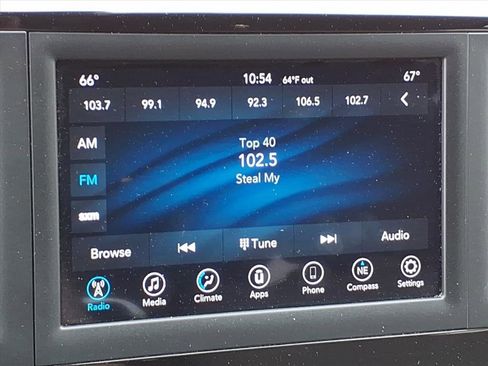 Used 2020 Chrysler Pacifica Touring FWD image 24