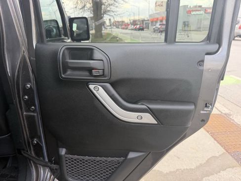 Used 2016 Jeep Wrangler Unlimited Rubicon image 21