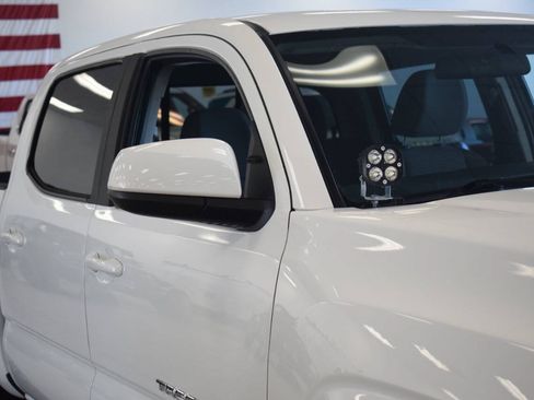 Used 2017 Toyota Tacoma SR AWD/4WD image 11