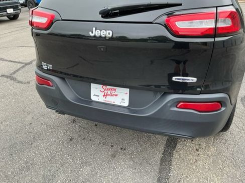 Used 2016 Jeep Cherokee Latitude w/ Cold Weather Group FWD image 15