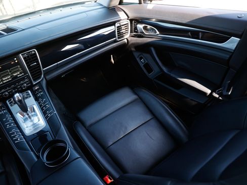 Used 2016 Porsche Panamera S image 26