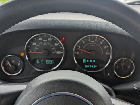 Used 2016 Jeep Wrangler Unlimited Sahara w/ Connectivity Group image 17