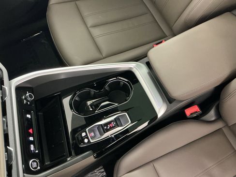 Certified 2025 Audi Q5 2.0T Premium Plus w/ Premium Plus image 17