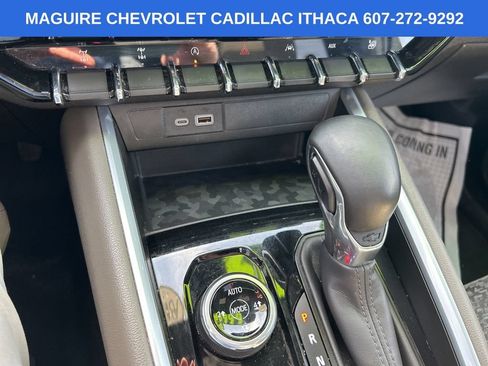 Used 2024 Chevrolet Colorado ZR2 AWD/4WD image 17