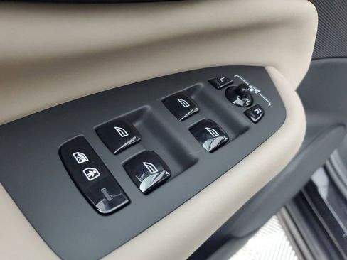 Certified 2025 Volvo XC90 B6 Plus image 19