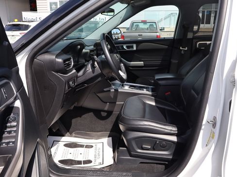 Used 2023 Ford Explorer XLT w/ Equipment Group 202A AWD/4WD image 14