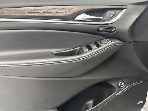 Used 2023 Buick Enclave Avenir AWD/4WD image 9