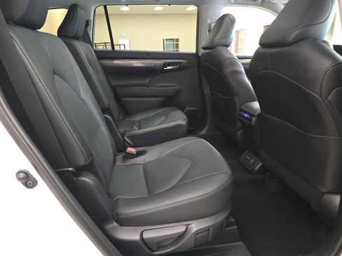 Certified 2025 Toyota Highlander Platinum AWD/4WD image 26
