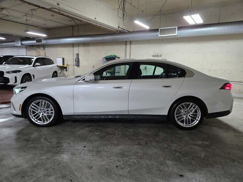 Used 2024 BMW 530i xDrive AWD/4WD image 6