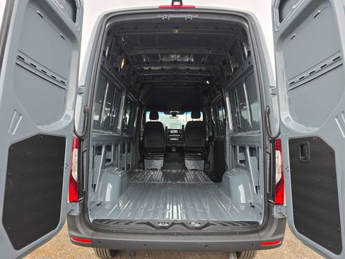 Used 2026 Mercedes-Benz Sprinter 2500 image 19