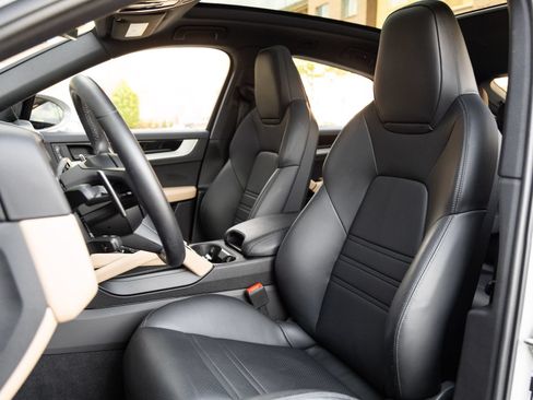 Certified 2024 Porsche Cayenne Coupe AWD/4WD image 5