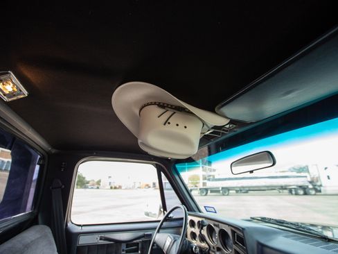 Used 1986 Chevrolet C/K Truck 2500 image 5