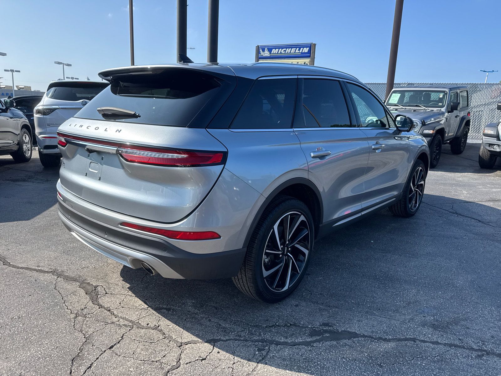 Used 2023 Lincoln Corsair Reserve w/ Equipment Group 201A AWD/4WD image 5