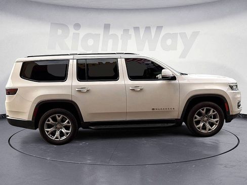 Used 2022 Jeep Wagoneer Series II AWD/4WD image 6