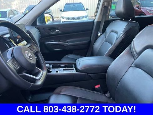 Used 2024 Nissan Pathfinder SL w/ SL Premium Package FWD image 10
