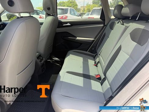 Used 2023 Volkswagen Taos SE w/ Panoramic Sunroof Package FWD image 10