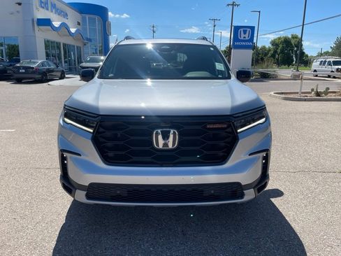 Certified 2025 Honda Pilot TrailSport image 8