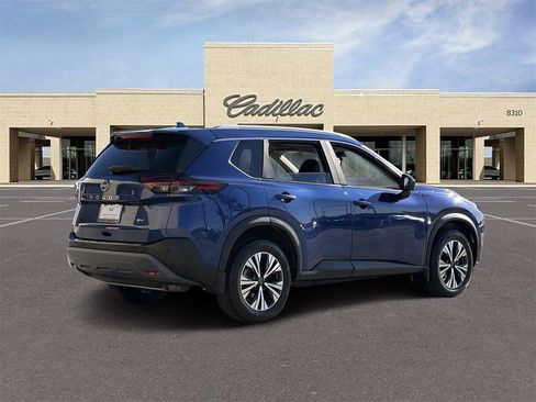 Used 2023 Nissan Rogue SV w/ SV Premium B Package image 5