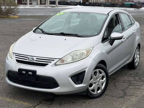 Used 2012 Ford Fiesta SE w/ Winter Pkg image 2