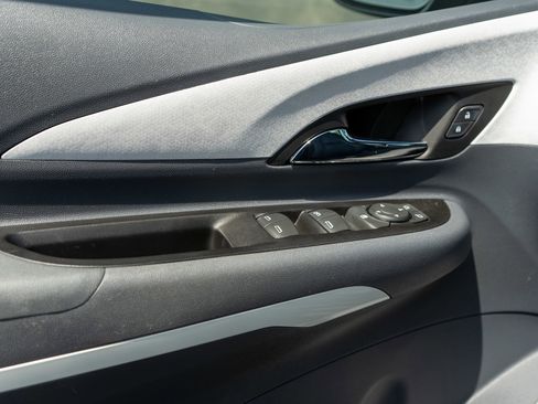Used 2019 Chevrolet Bolt Premier w/ Infotainment Package FWD image 13