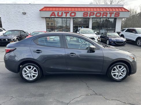 Used 2017 Toyota Yaris iA image 4