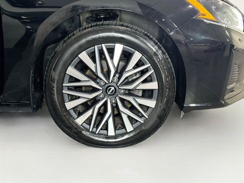 Used 2024 Nissan Altima 2.5 SV FWD image 33