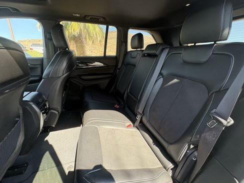 Used 2023 Jeep Grand Cherokee Altitude AWD/4WD image 10