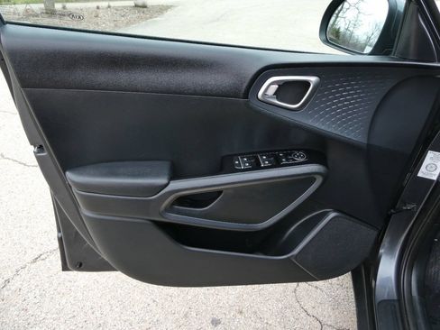 Used 2021 Kia Soul S FWD image 19