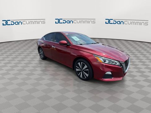 Used 2021 Nissan Altima 2.5 SV w/ SV Premium Package AWD/4WD image 2