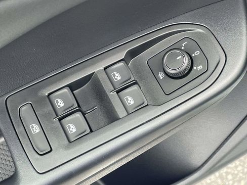 New 2026 Volkswagen Taos SE FWD image 16