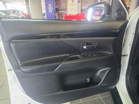 Used 2019 Mitsubishi Outlander SE image 7