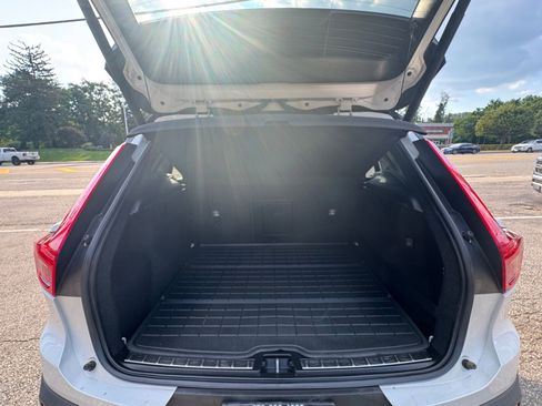 Used 2019 Volvo XC40 T5 R-Design image 30