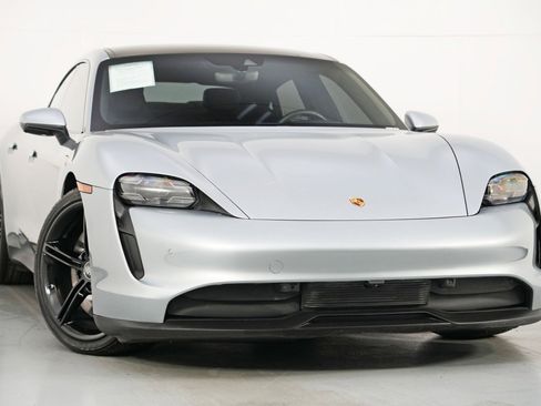 Used 2020 Porsche Taycan 4S w/ Premium Package image 4