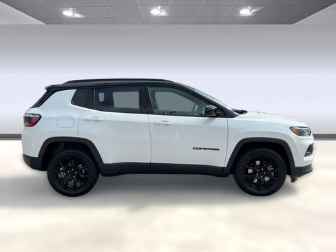 Used 2024 Jeep Compass Latitude w/ Convenience Group image 7