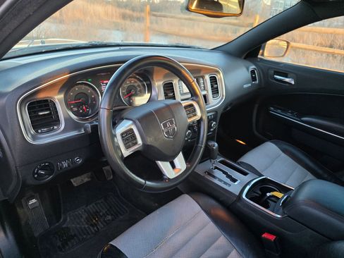 Used 2014 Dodge Charger SE w/ Sport Appearance Group image 10