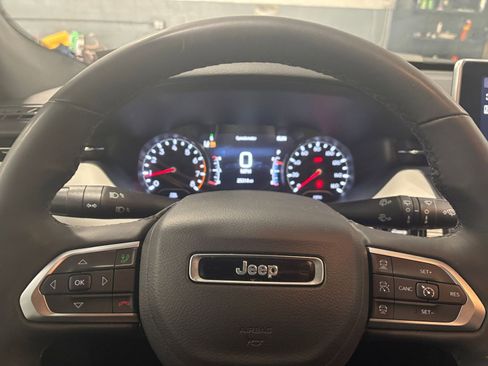 Used 2025 Jeep Compass Limited image 12
