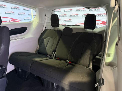 Used 2022 Chrysler Voyager LX image 42