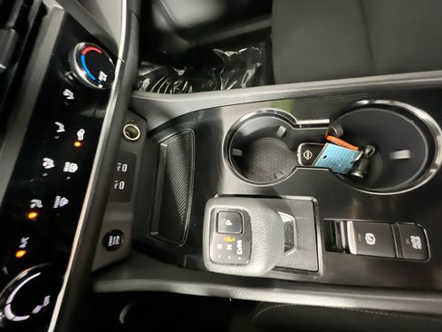 Used 2024 Nissan Rogue S FWD image 25