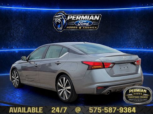 Used 2021 Nissan Altima 2.5 SR FWD image 3