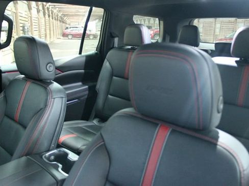 Used 2025 Chevrolet Traverse RS w/ LPO, Floor Liner Package AWD/4WD image 18