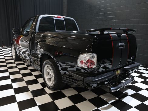 Used 2000 Ford F150 Lightning RWD image 25